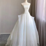Chic Ball Gown Strapless Sleeveless White Tulle Wedding Dresses With Ruffles HZ1024