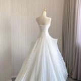 Chic Ball Gown Strapless Sleeveless White Tulle Wedding Dresses With Ruffles HZ1024