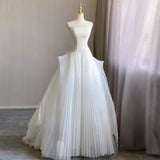 Chic Ball Gown Strapless Sleeveless White Tulle Wedding Dresses With Ruffles HZ1024