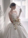 Classy Elegant Ball Gown Strapless White Satin Applique With Veil Gloves Long Wedding Dresses HZ1024