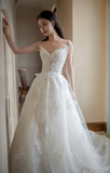 Dreamy Ball Gown Spaghetti Straps Tulle Lace Applique Long Wedding Dresses HZ1024