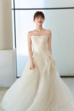 Elegant Ball Gown Strqpless Tulle With Veil Long Wedding Dresses HZ1024