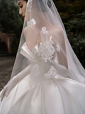 Timeless Ball Gown Strqpless Satin Applique With Veil Gloves Long Wedding Dresses HZ1024