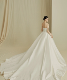 Elegant Ball Gown Strapless Satin Tulle Beaded With Veil Long Wedding Dresses HZ1024